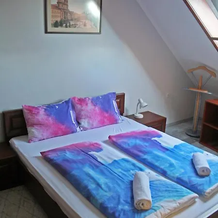 Borbarat Vendeghaz * Eger