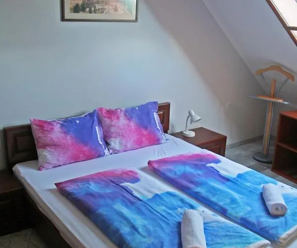 Borbarat Vendeghaz * Еґер