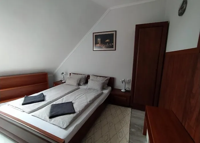 Borbarat Vendeghaz * Eger