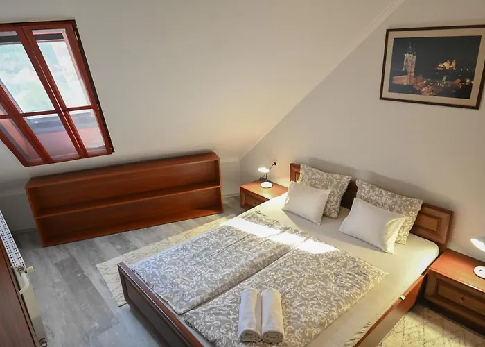 Borbarat Vendeghaz * Eger