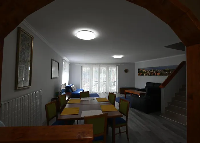 Borbarat Vendeghaz Еґер